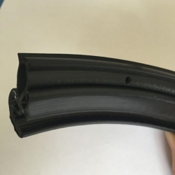 汽車TPE密封條材料 啞光 霧面 環(huán)保無毒 耐老化 抗撕裂 符合ROHS